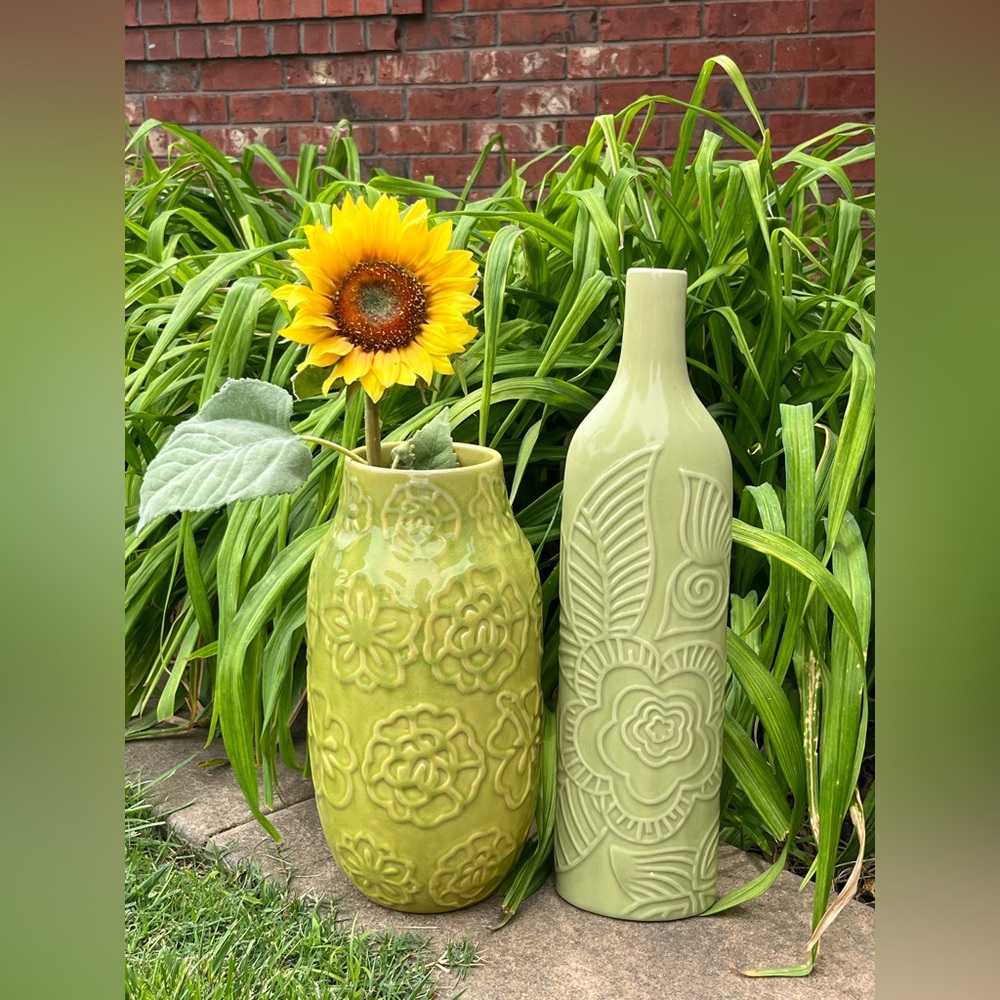 NWT 2 Vases With Floral Patterns 🌺 in Coordinating Greens